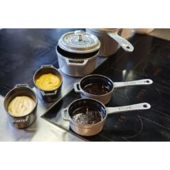 Staub Casserolette 10 Cm, Fonte, Gris Graphite 10 Staub Casserolette 10 Cm, Fonte, Gris Graphite -Staub Cuisine 000011427