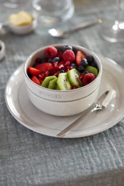 Assiette Staub New White Truffle -Staub Cuisine 502908 01 3 EnvironmentImage b3ba4bbd52