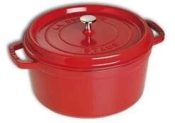 Cocotte Ronde En Fonte émaillée Staub Cerise De 28cm